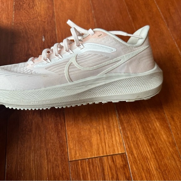 Women’s Nike Air Zoom Pegasus - Picture 5 of 6